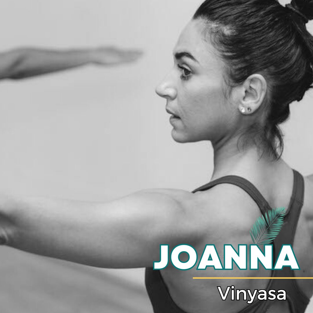 Joanna, professeur de Vinyasa Yoga à l'Académie Yoga Paris - Sagesse & Harmonie.